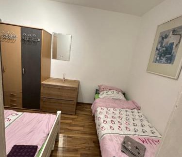 Stockach Apartment | Apartment für bis zu 6 Personen Nähe Cannstatter Wasen, Porsche-Arena, Mercedes-Benz Arena Stadion