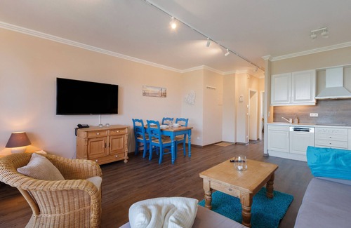 Alt-Travemunde/Ronnau Apartment | Apartment 'Ferienwohnung Oberdeck' with Sea View, Balcony and Wi-Fi