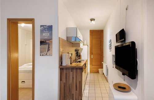 Alt-Travemunde/Ronnau Apartment | Apartment 'Ferienwohnung Strandquartier' with Private Terrace and Wi-Fi