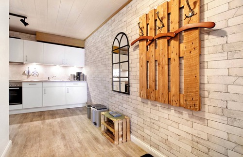Nordstrand Apartment | Apartment 'Ferienhof Jacobsen 5' with Private Terrace, Shared Garden and Wi-Fi