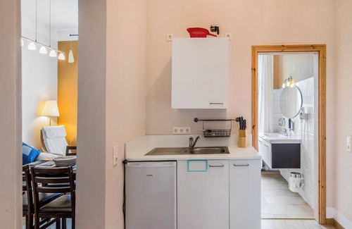Krakow am See Apartment | Apartment 'Ferienwohnung 6' with Shared Terrace and Shared Garden