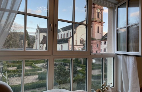 Gengenbach Apartment | Apartment 'Ferienwohnung Klostergarten' with Wi-Fi