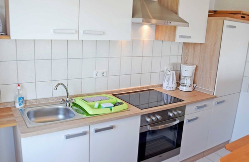Altefaehr Apartment | Apartment 'Ferienwohnung Sundblick' with Lake View, Shared Terrace and Wi-Fi
