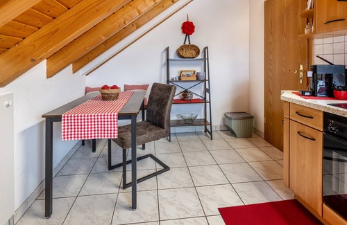 Huefingen Apartment | Apartment 'Ferienwohnung Auf Dem Hohen' with Wi-Fi