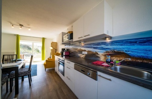Borkum Apartment | Apartment 'Ferienwohnung Austernfischer' with Sea View, Private Terrace and Wi-Fi