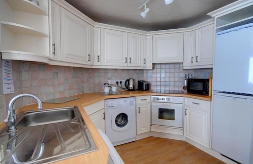 Putsborough Apartment | Apartment Flat 27 Clifton Court in Barnstaple and Braunton - 6 persons, 3 bedrooms