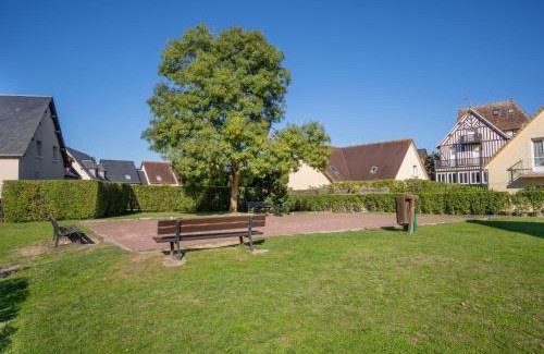 Cabourg Apartment | Apartment Fleur Marine-13 by Interhome
