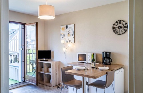 Cabourg Apartment | Apartment Fleur Marine-5 by Interhome