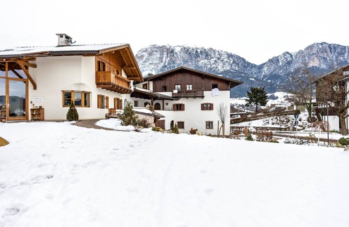 Fie allo Sciliar Apartment | Apartment "Florerhof Ferienwohnung Rose" with Mountain View, Sauna & Garden