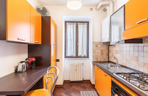 Lonato del Garda Apartment | Apartment 'Fontanone' with Balcony, Wi-Fi and Air Conditioning