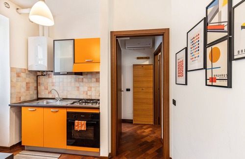 Lonato del Garda Apartment | Apartment 'Fontanone' with Balcony, Wi-Fi and Air Conditioning