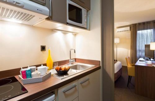 Ferney-Voltaire Apartment | Apartment for 2 people with pool view