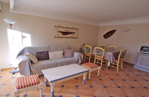 Sainte-Maxime City Centre Apartment | Apartment for 6 people – Swimming pool residence – Air conditioning – WiFi – Sainte.