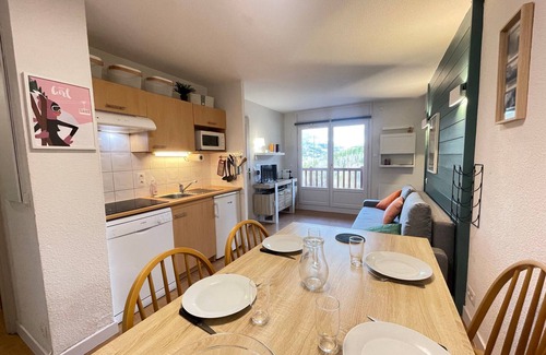Flumet Apartment | Apartment for 6 with pool at the foot of the slopes