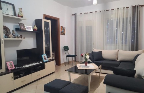 Shkembi i Kavajes Apartment | Apartment for Rent Khlo-Em