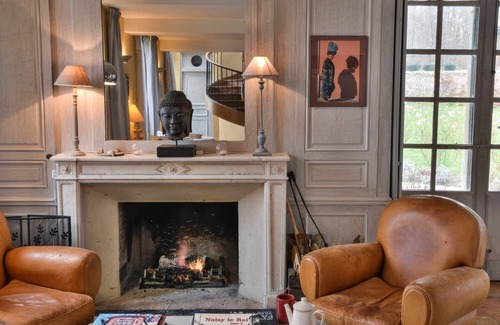 Noisy-le-Roi Villa | Apartment Forêt - 7 rooms - ground floor and first floor. Capacity 16 people
