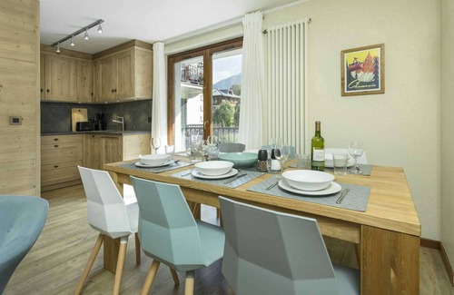 Chamonix City Centre Apartment | Apartment Ensa - Alpes Travel - Central Chamonix (sleeps 4)