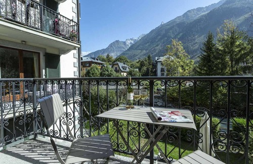 Chamonix City Centre Apartment | Apartment Ensa - Alpes Travel - Central Chamonix (sleeps 4)