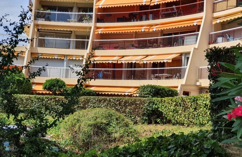 Mandelieu-La-Napoule Apartment | Apartment in luxury residence with swimming pool on marina