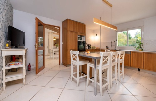 Saint-Gildas-de-Rhuys Apartment | Apartment 'Petit Appartement' with Shared Garden and Wi-Fi