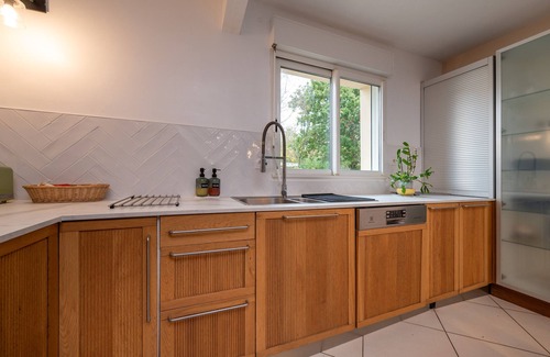 Saint-Gildas-de-Rhuys Apartment | Apartment 'Petit Appartement' with Shared Garden and Wi-Fi