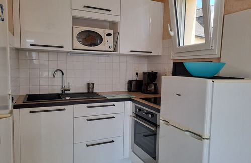 Saint-Gildas-de-Rhuys Apartment | Apartment 200m From The Beach with small sea view from the 1st floor