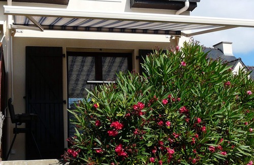 Saint-Gildas-de-Rhuys Apartment | Apartment 200m From The Beach with small sea view from the 1st floor
