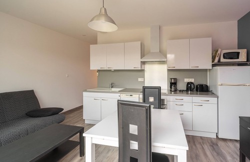Saint-Simon-de-Bordes Apartment | Apartment 'Le Clos Du Champ De L'Amour - Pons' with Private Pool and Air Conditioning