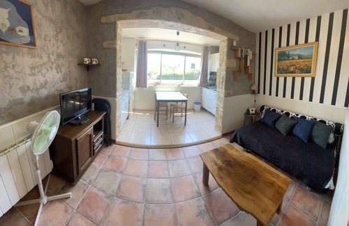 Le Brusc Apartment | Apartment 4 beds ideally located on the beach front