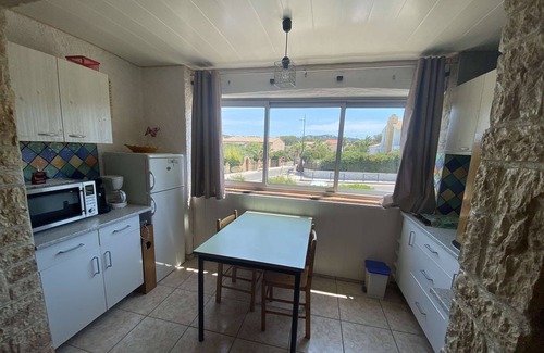 Le Brusc Apartment | Apartment 4 beds ideally located on the beach front