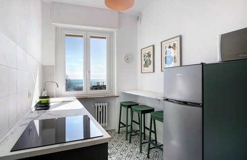 Marina di Andora Apartment | Apartment 'Fronte Mare - Marina Di Andora' with Balcony, Wi-Fi and Air Conditioning