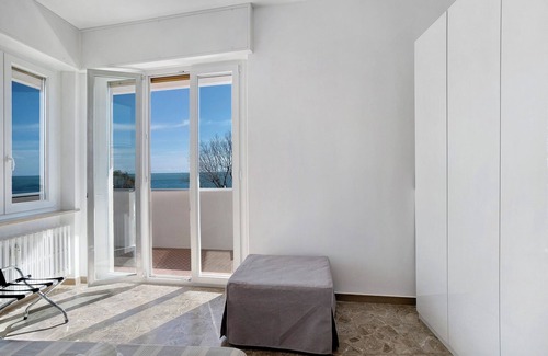 Marina di Andora Apartment | Apartment 'Fronte Mare - Marina Di Andora' with Balcony, Wi-Fi and Air Conditioning