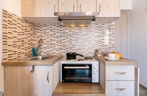 Nikiana Apartment | Apartment 'Galini Room' with Sea View, Wi-Fi and Air Conditioning