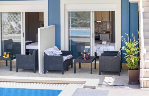 Nikiana Apartment | Apartment 'Galini Room' with Sea View, Wi-Fi and Air Conditioning