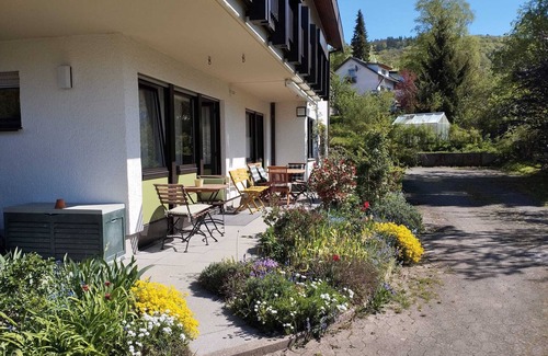 Gemarkung Truchtelfingen Apartment | Apartment 'Gänsbach' with Private Terrace, Shared Garden and Wi-Fi