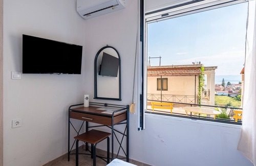 Kavos Apartment | Apartment 'Gavriil G2' with Sea View, Wi-Fi and Air Conditioning