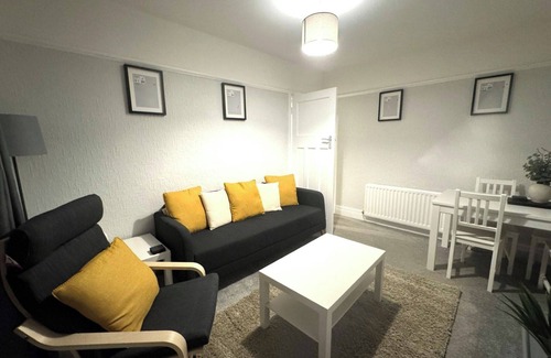 Newcastle-upon-Tyne Apartment | Apartment - Sleeps 4 - Pet friendly - Parking