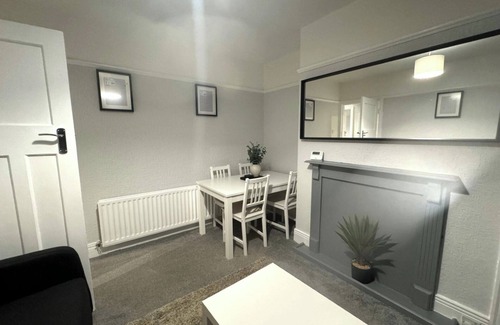 Newcastle-upon-Tyne Apartment | Apartment - Sleeps 4 - Pet friendly - Parking