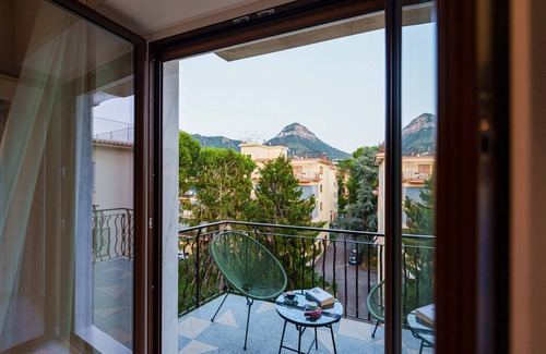 Piano di Sorrento Apartment | Apartment 'Gio Mar Green' with Mountain View, Wi-Fi and Air Conditioning