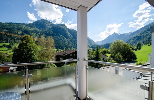 Kaprun Apartment | Apartment Glacier View 12.6. with balcony