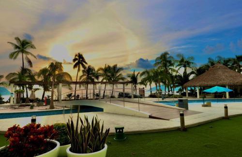 Zona Dorada Apartment | Apartment Gold In Camino Al Mar with Amazing View of the Ocean, Beach and Swimming Pool, 3 Rooms