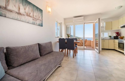 Cesarica Apartment | Apartment Golub by Interhome