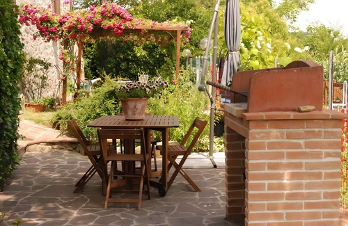 SantʼAndrea di Compito Apartment | Apartment 'Grande' with Shared Pool, Wi-Fi and Air Conditioning