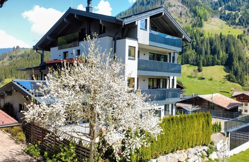 Grossarl Apartment | Apartment "Grauzone Grossarl Nr. 5 Mountain" with Mountain View, Private Terrace and Wi-Fi