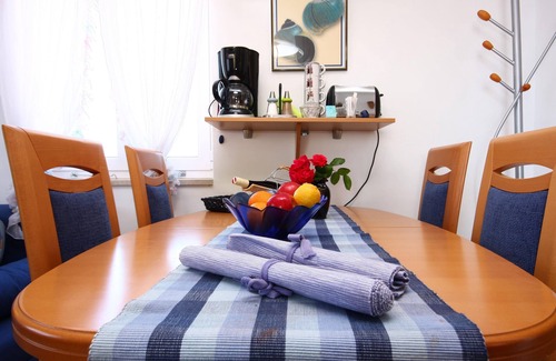 Krapanj Apartment | Apartment Grivicic A1 with Sea View on island Krapanj