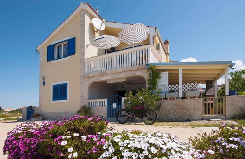 Krapanj Apartment | Apartment Grivicic A2 with Sea View on island Krapanj