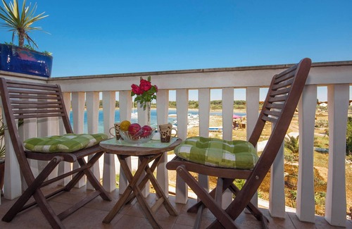Krapanj Apartment | Apartment Grivicic A2 with Sea View on island Krapanj