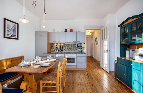 Alt-Travemunde/Ronnau Apartment | Apartment 'Haus Übersee Wohnung Samoa' with Shared Garden and Wi-Fi