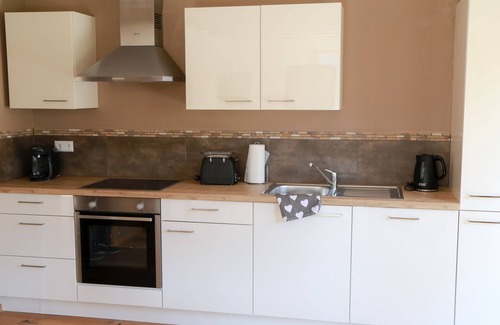 Lautenbach Apartment | Apartment 'Heimatglück 1, Hundefreundlich' with Shared Terrace, Balcony and Wi-Fi