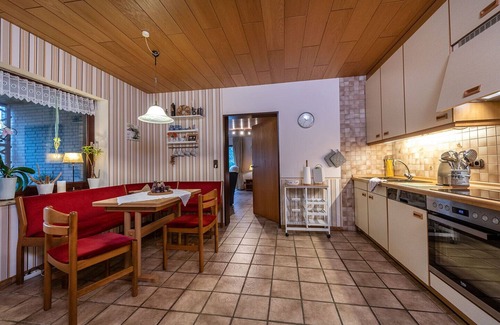 Bargenstedt Apartment | Apartment 'Hennings' with Private Terrace, Shared Garden and Wi-Fi